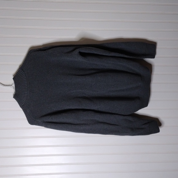 American Rag sweater - Picture 2 of 8